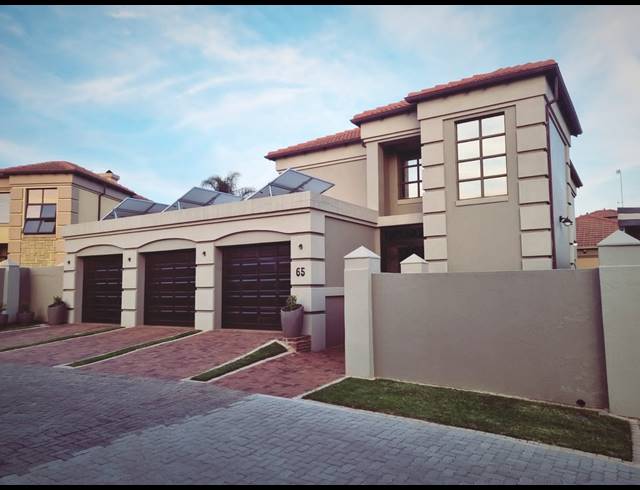3 BEDROOM TOWNHOUSE SOLD IN VANDERBIJLPARK SW 5
